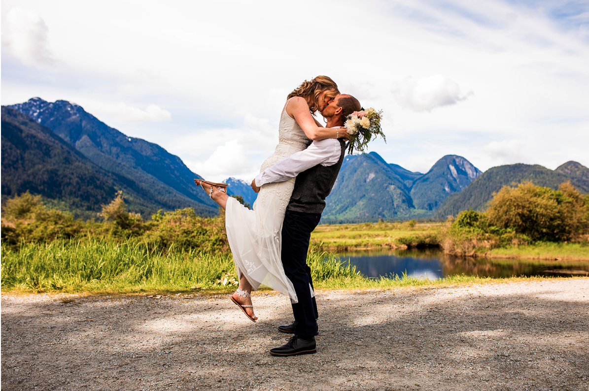 Wedding photos with mountain backdrop