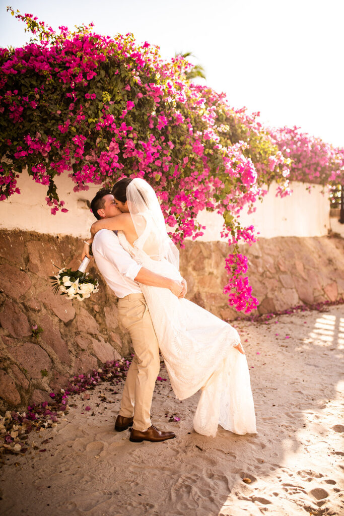 Mexico wedding with couple kissing