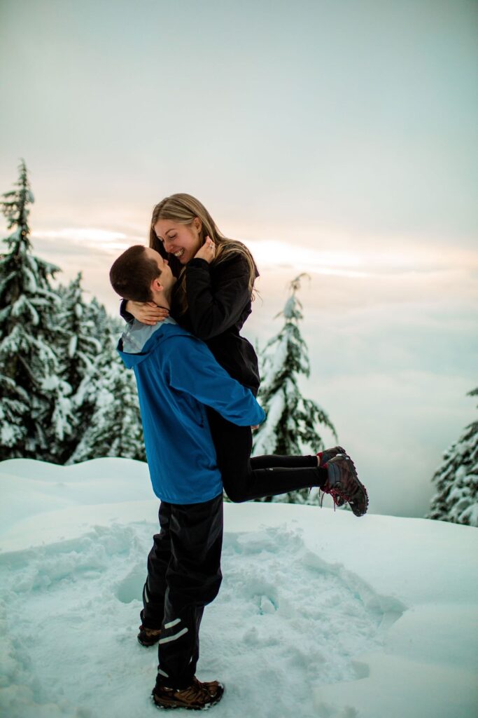 Example of a mountain photoshoot with a couple 