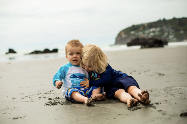 Family photoshoot on beach in New Zealand