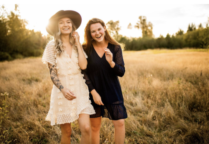 Girls photoshoot of friends together in a field