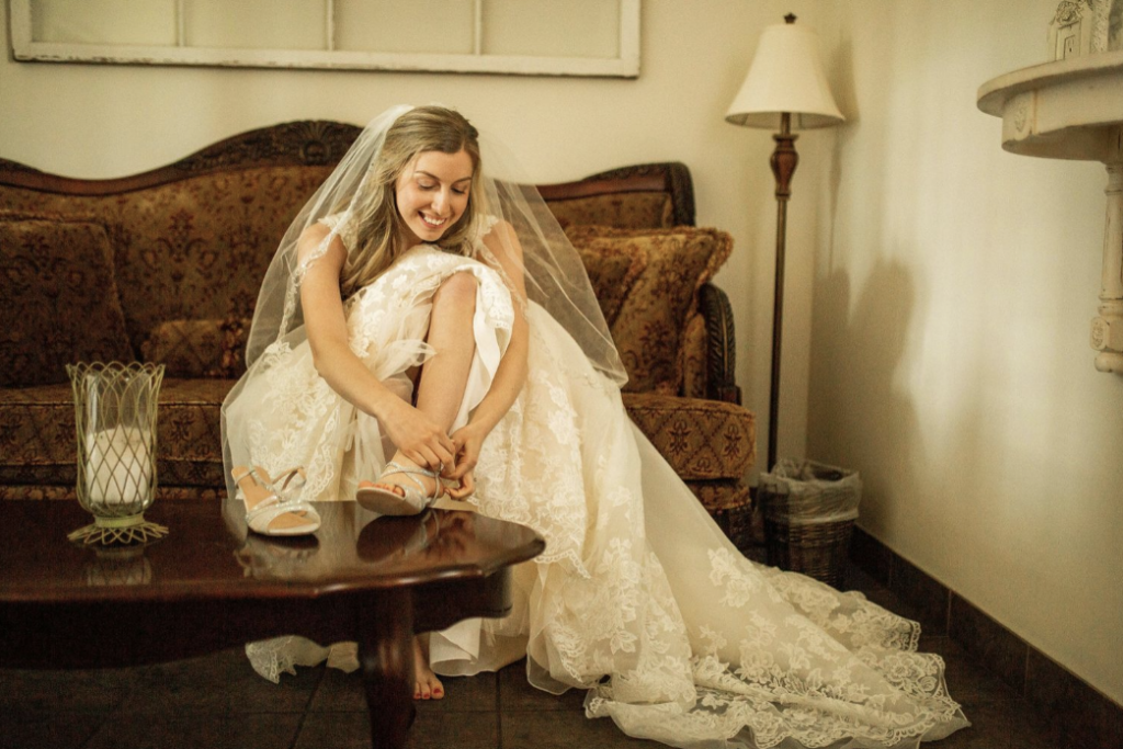 Tips for your getting ready photos - consult your photographer about your wedding day timeline