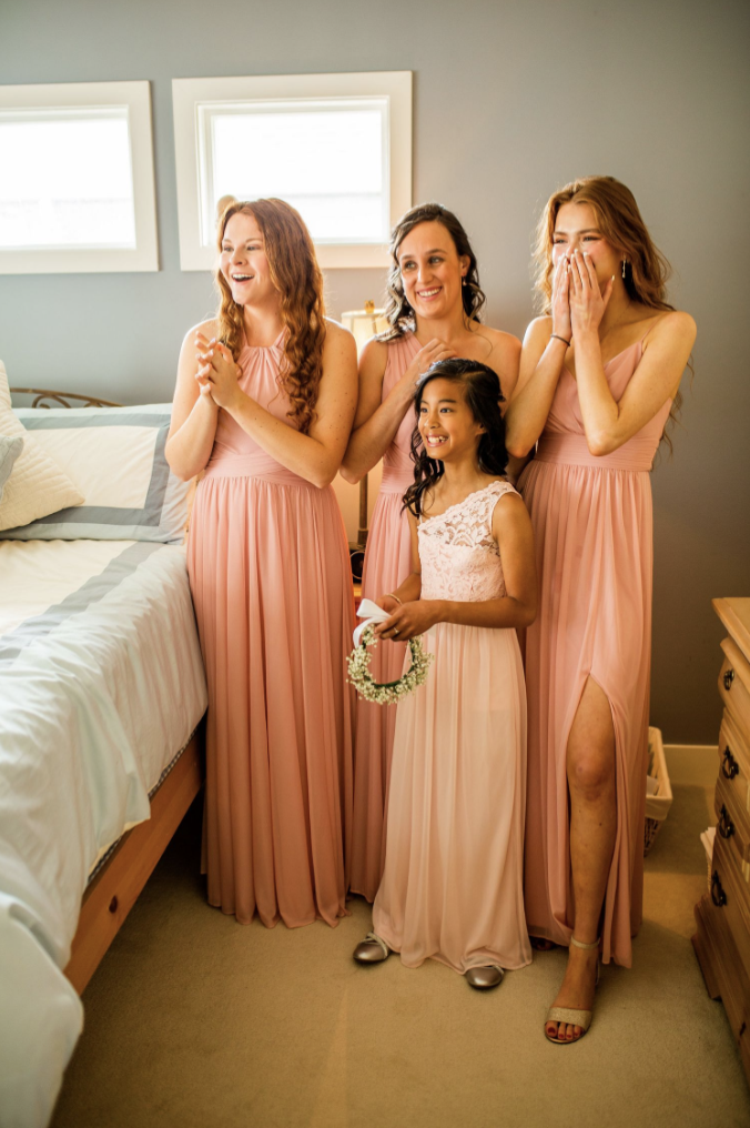 Tips for your getting ready photos - a surprise reveal with your bridesmaids