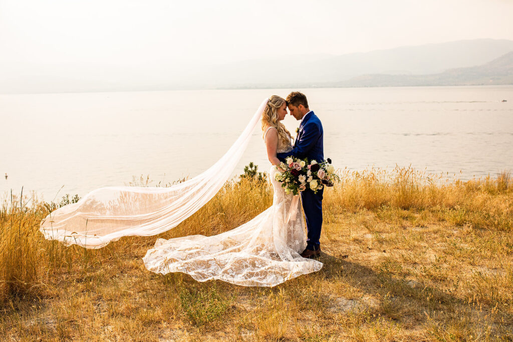 Golden hour portraits at a wedding in Kelowna