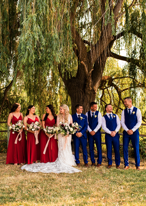 Okanagan wedding photo of group under a tree
