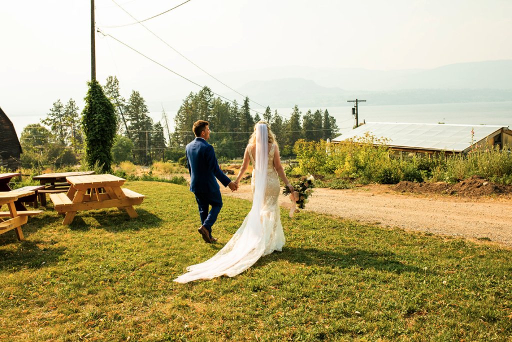 Okanagan wedding photos of newlyweds
